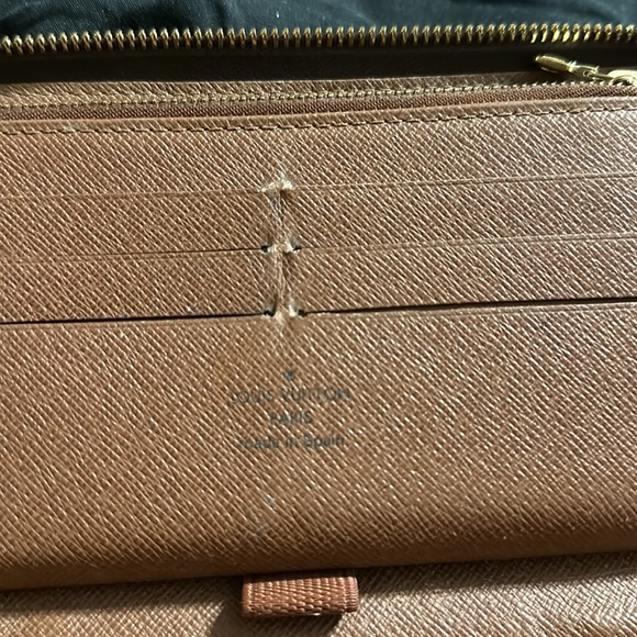 AUTHENTIC LOUIS VUITTON ZIPPY WALLET - Picture 6 of 17